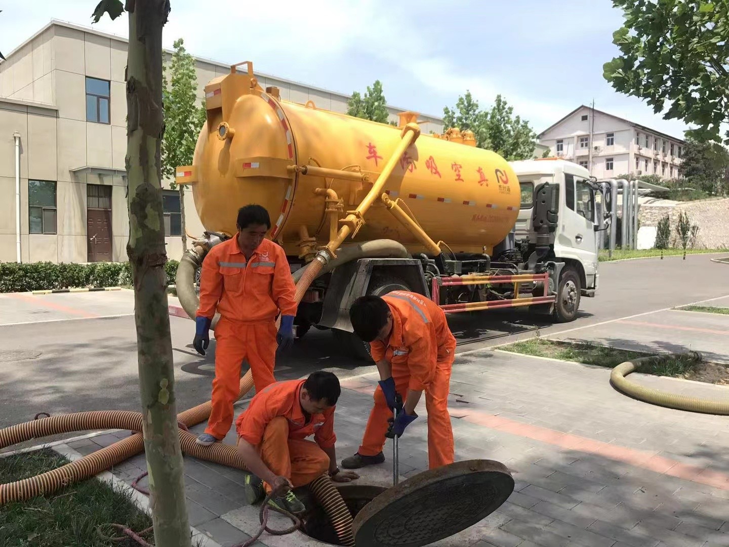 鄂温克化粪池清理与5-8吨吸粪车施工效率分析